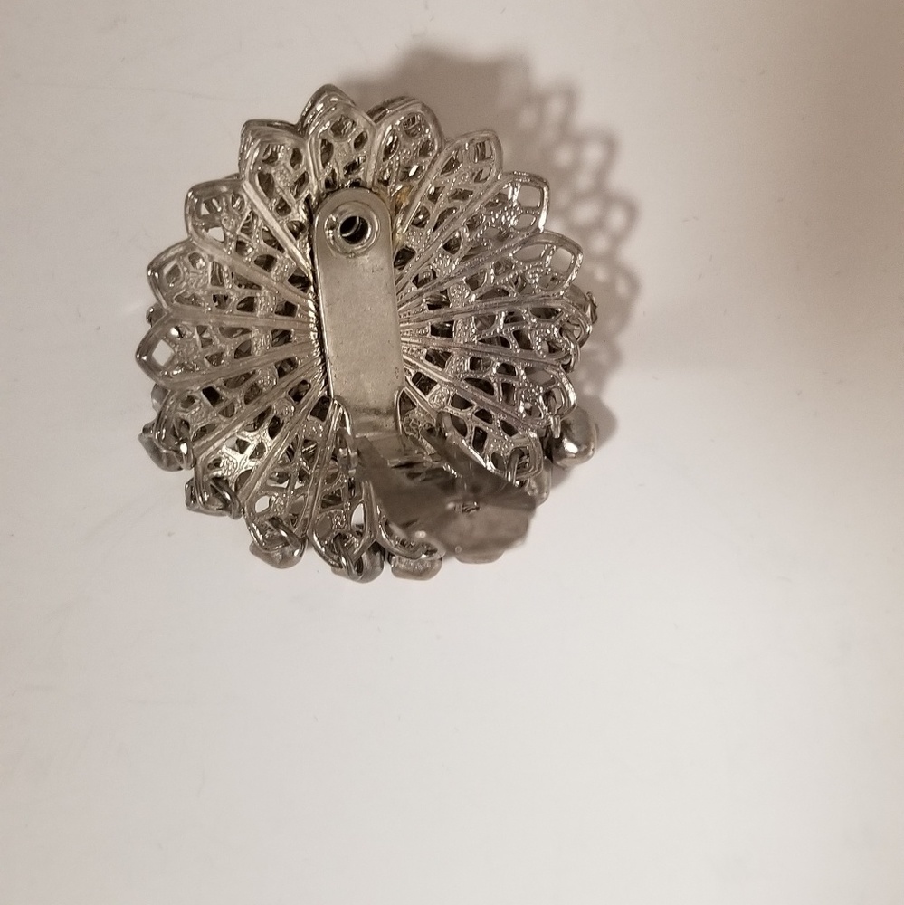 Vintage 3 Tiered Crystal Clip On Earrings - Picture 3 of 4
